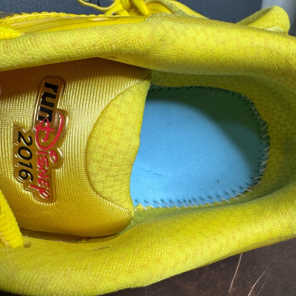 New Balance 860v6 Run Disney 2016 Minnie Mouse Yellow Shoes - Picture 5 of 13
